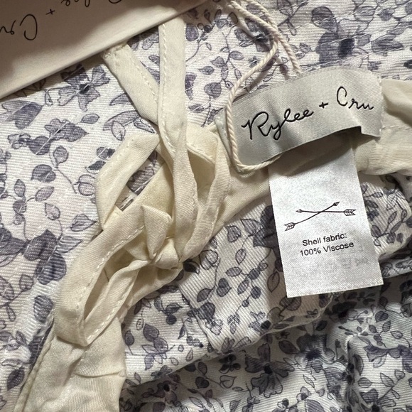 Rylee + Cru Bucket Hat - Picture 2 of 3